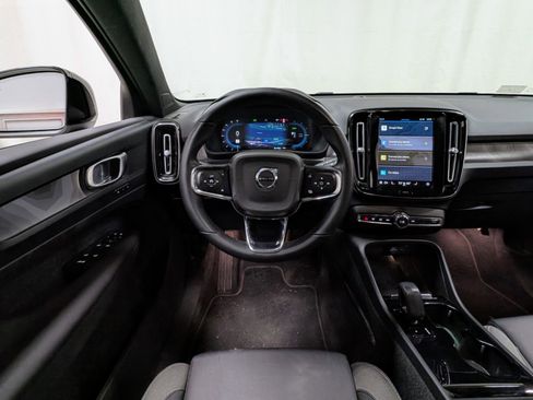 Used 2023 Volvo C40 Recharge Core image 2