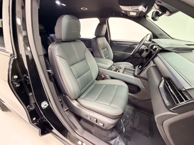Used 2025 GMC Acadia AT4 AWD/4WD image 25