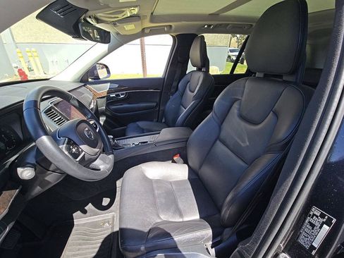 Used 2017 Volvo XC90 T5 Momentum w/ Vision Package FWD image 8