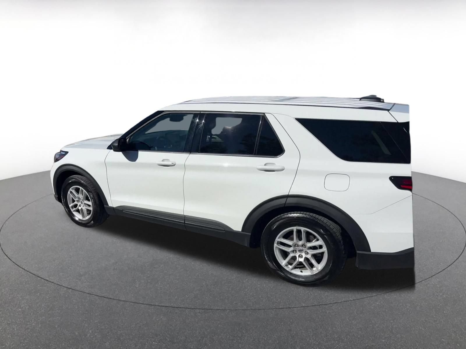 Used 2026 Ford Explorer Active RWD image 9