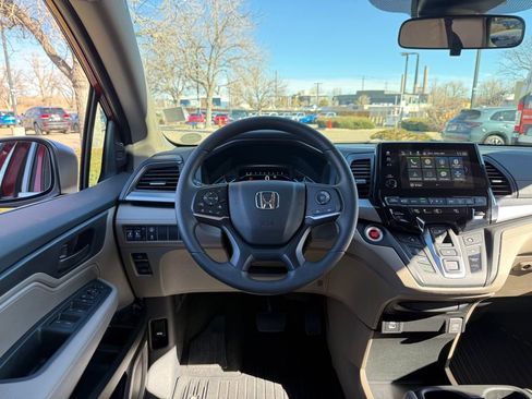 Used 2023 Honda Odyssey EX image 2