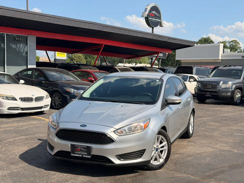 Used 2015 Ford Focus SE FWD image 1