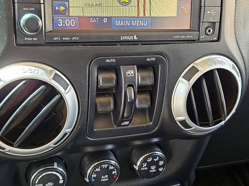 Used 2014 Jeep Wrangler Unlimited Rubicon AWD/4WD image 26