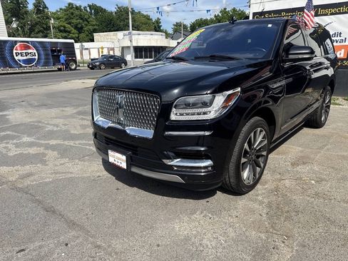 Used 2018 Lincoln Navigator Select w/ Technology Package AWD/4WD image 2