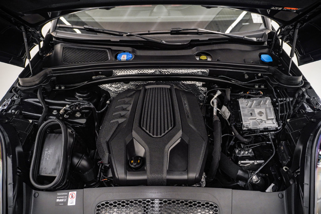 Certified 2026 Porsche Macan AWD/4WD image 29