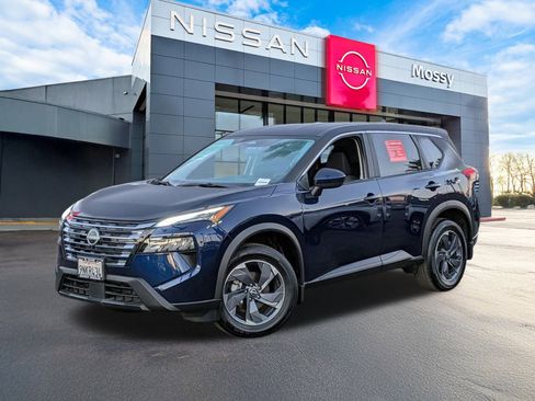 Certified 2025 Nissan Rogue SV image 1