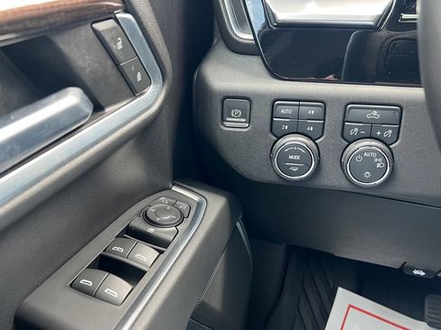 Used 2022 Chevrolet Silverado 1500 LT w/ Z71 Off-Road Package AWD/4WD image 23