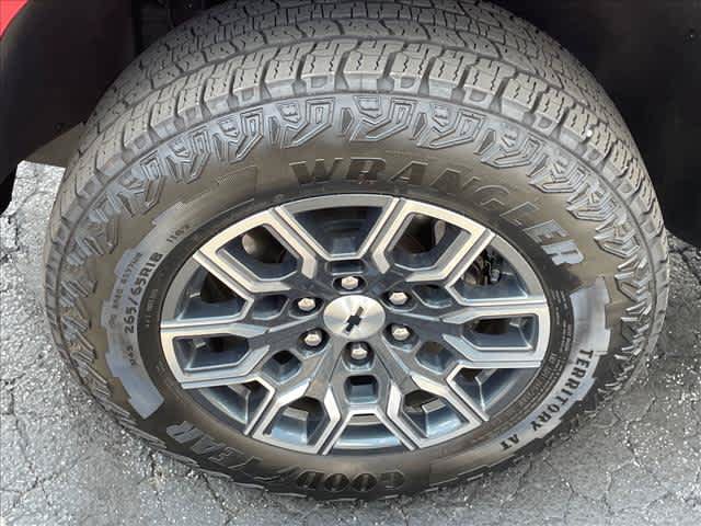Used 2025 Chevrolet Colorado Z71 w/ Technology Package AWD/4WD image 10