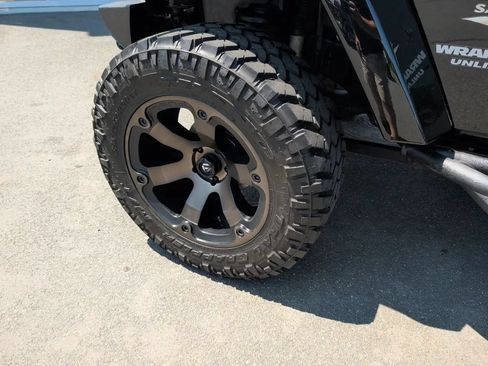 Used 2012 Jeep Wrangler Unlimited Sahara w/ Dual Top Group AWD/4WD image 17