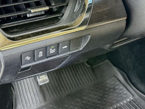 Used 2018 Toyota Avalon XLE Premium w/ Carpet Mat Package FWD image 10