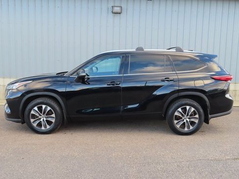 Used 2020 Toyota Highlander XLE image 8