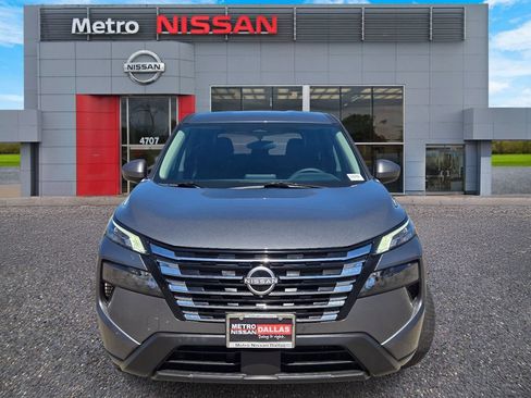 Certified 2025 Nissan Rogue SV FWD image 2
