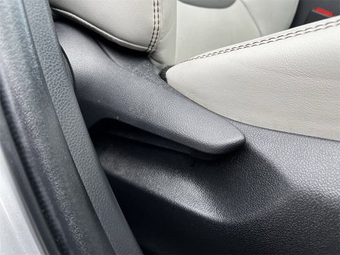 Used 2023 Toyota RAV4 XLE Premium image 27