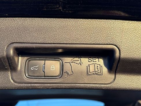 Used 2021 Ford Explorer Platinum w/ Equipment Group 601A image 17