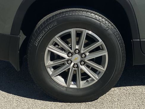Used 2023 Chevrolet Traverse LT image 36