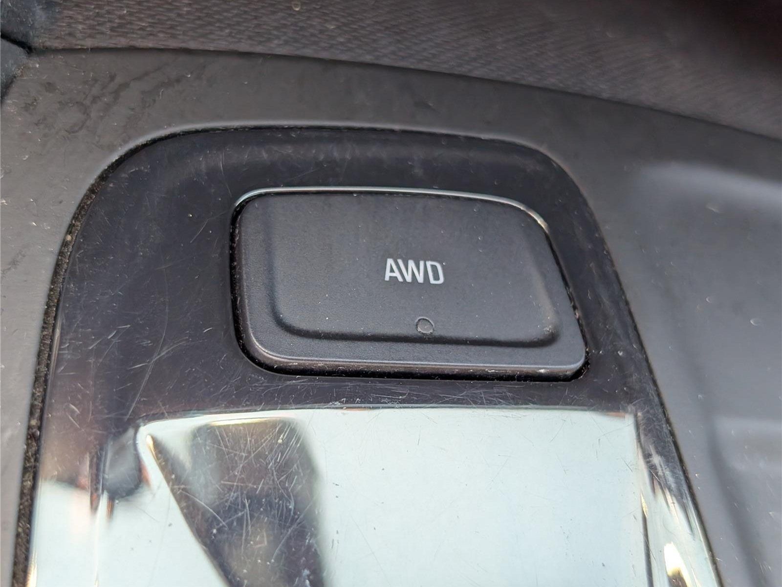 Used 2023 Chevrolet Equinox RS AWD/4WD image 24