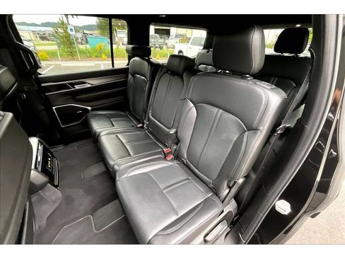 Used 2025 Jeep Wagoneer 4WD image 25