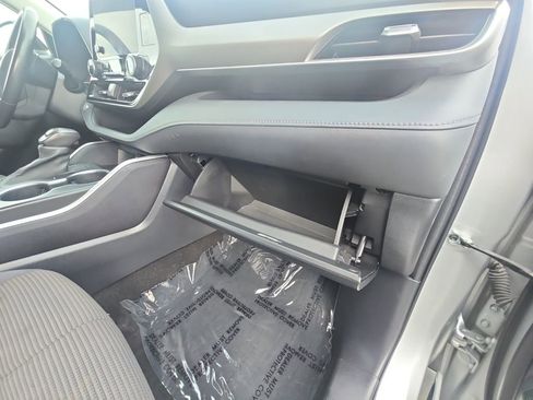 Used 2023 Toyota Highlander LE image 17