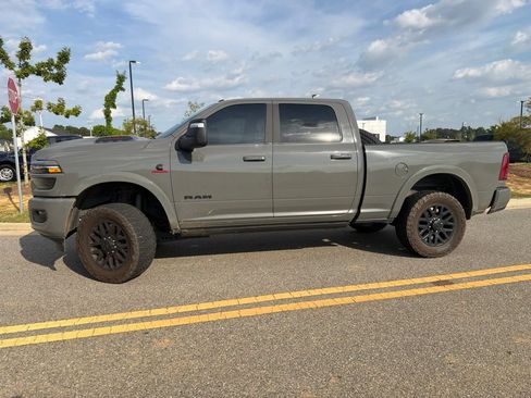 Used 2025 RAM 2500 Limited AWD/4WD image 3