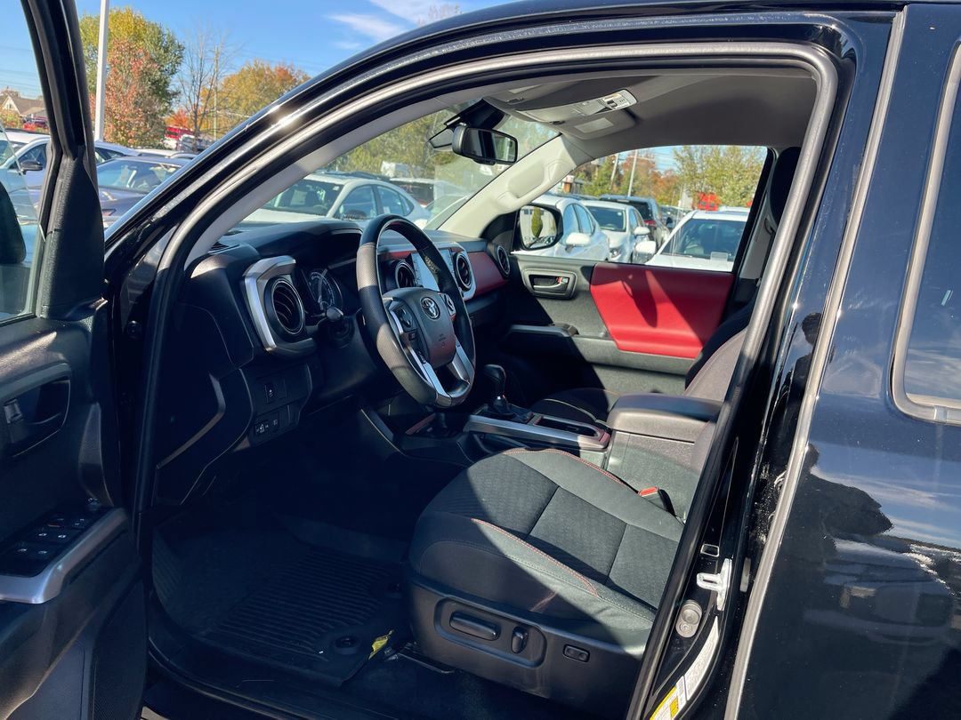 Certified 2023 Toyota Tacoma SR5 AWD/4WD image 11