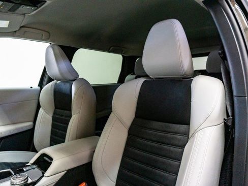 New 2025 Mitsubishi Outlander SE image 6