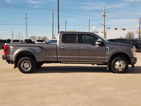 Used 2021 Ford F350 Platinum image 7