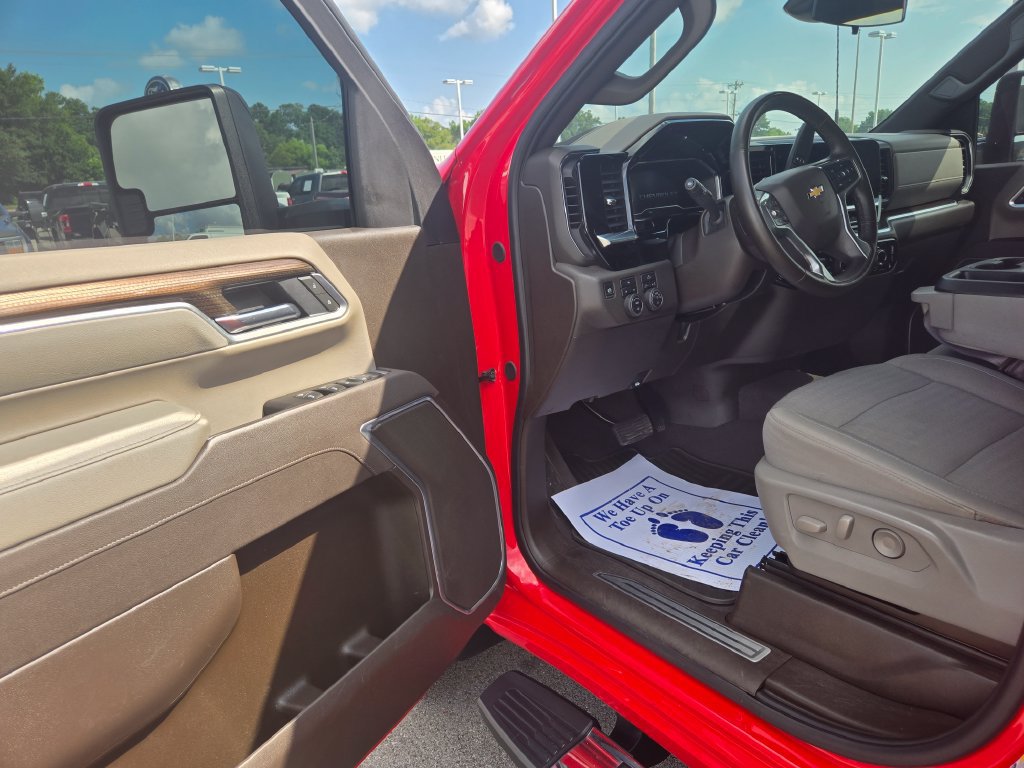 Used 2025 Chevrolet Silverado 2500 LT w/ Convenience Package AWD/4WD image 6