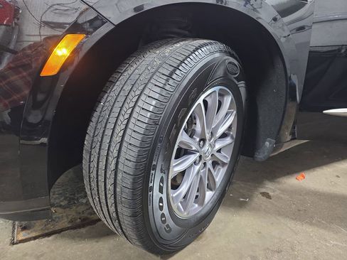 Used 2024 Buick Enclave Essence w/ Technology Package image 35