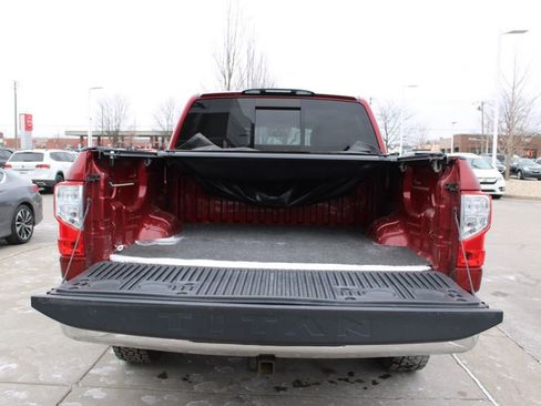 Used 2017 Nissan Titan SV image 11