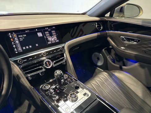 Used 2022 Bentley Flying Spur V8 image 25