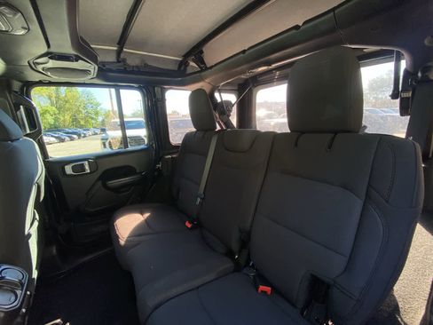Used 2022 Jeep Wrangler Unlimited Sport image 22
