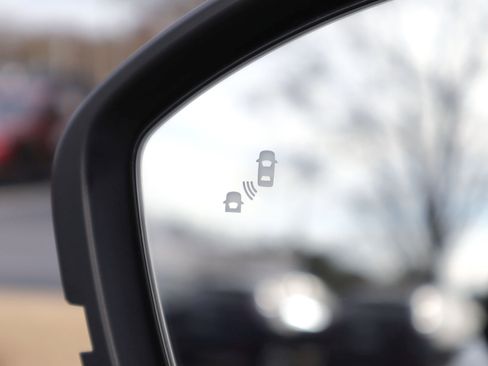 Used 2024 Nissan Pathfinder Platinum image 17