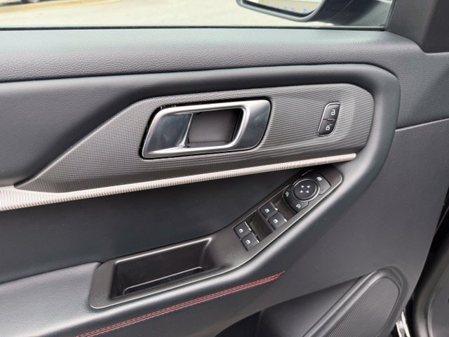 Certified 2025 Ford Explorer ST-Line AWD/4WD image 11