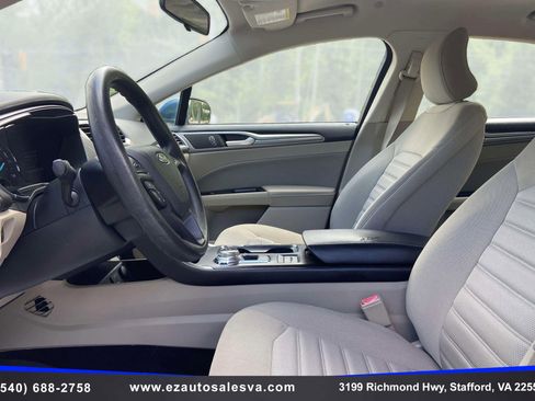 Used 2018 Ford Fusion SE FWD image 14