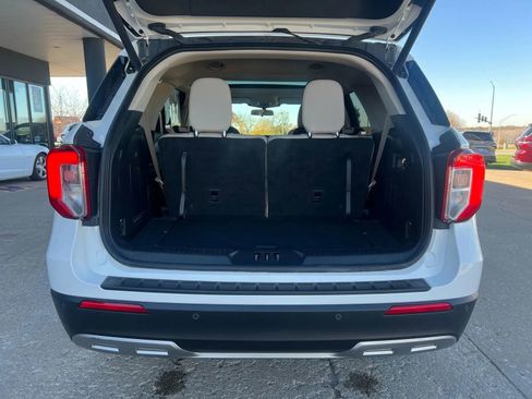 Used 2022 Ford Explorer XLT w/ Equipment Group 202A image 8