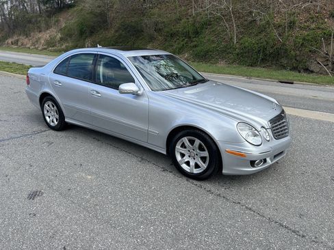 Used 2008 Mercedes-Benz E 320 BlueTEC Sedan image 8