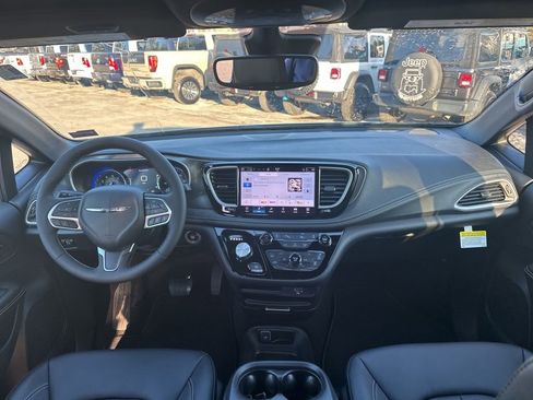 New 2026 Chrysler Pacifica Select image 13