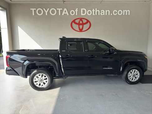 Certified 2025 Toyota Tacoma SR5 AWD/4WD image 1