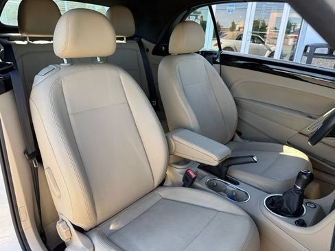Used 2013 Volkswagen Beetle 2.0T FWD image 19