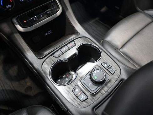 Used 2023 GMC Acadia SLT w/ Elevation Edition AWD/4WD image 19