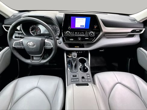 Used 2023 Toyota Highlander XLE AWD/4WD image 15