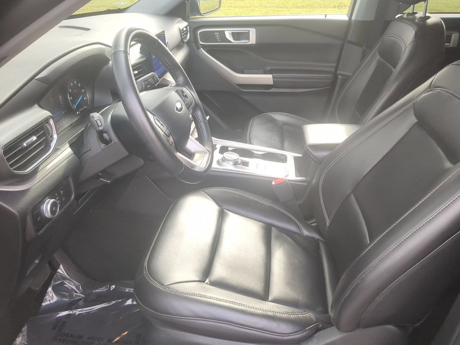 Used 2022 Ford Explorer XLT w/ Equipment Group 202A RWD image 13