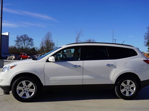 Used 2011 Chevrolet Traverse LT w/ Personal Connectivity Package image 3