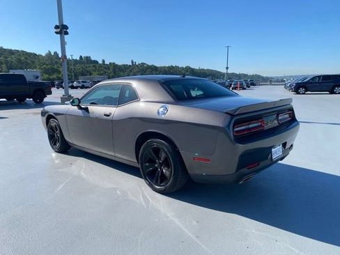 Used 2020 Dodge Challenger SXT RWD image 6