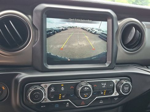 Used 2023 Jeep Wrangler Unlimited w/ Cold Weather Group AWD/4WD image 25