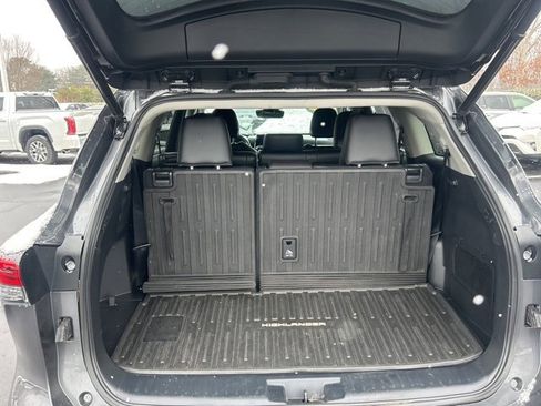 Used 2023 Toyota Highlander XLE image 8