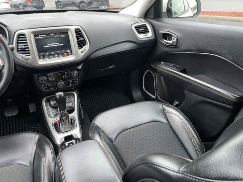 Used 2019 Jeep Compass Latitude w/ Popular Equipment Group AWD/4WD image 10