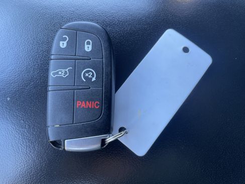 Used 2018 Jeep Grand Cherokee Overland image 30