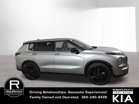 Used 2022 Mitsubishi Outlander SE image 5