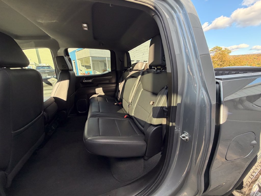 Used 2025 GMC Sierra 1500 SLT AWD/4WD image 10